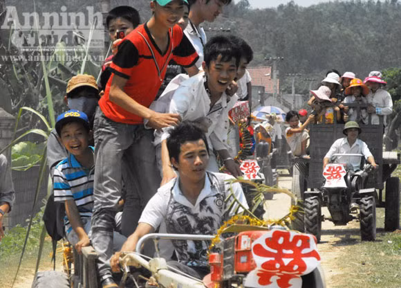 Chuyến rước dâu ấn tượng với tất cả mọi người 