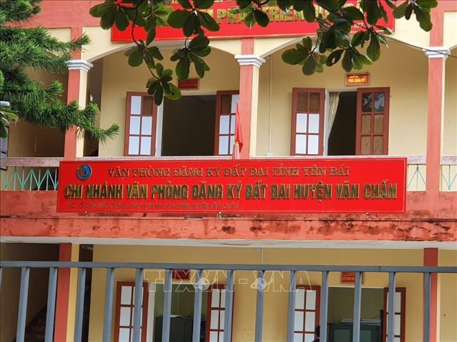 Trụ sở Chi nhánh Văn phòng Đăng ký đất đai huyện Văn Chấn, tỉnh Yên Bái. Ảnh: TTXVN