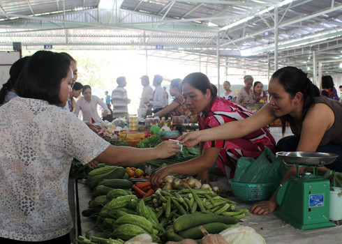 Chợ truyền thống chính là môi trường tạo bẩn nhiều nhất cho đồng tiền