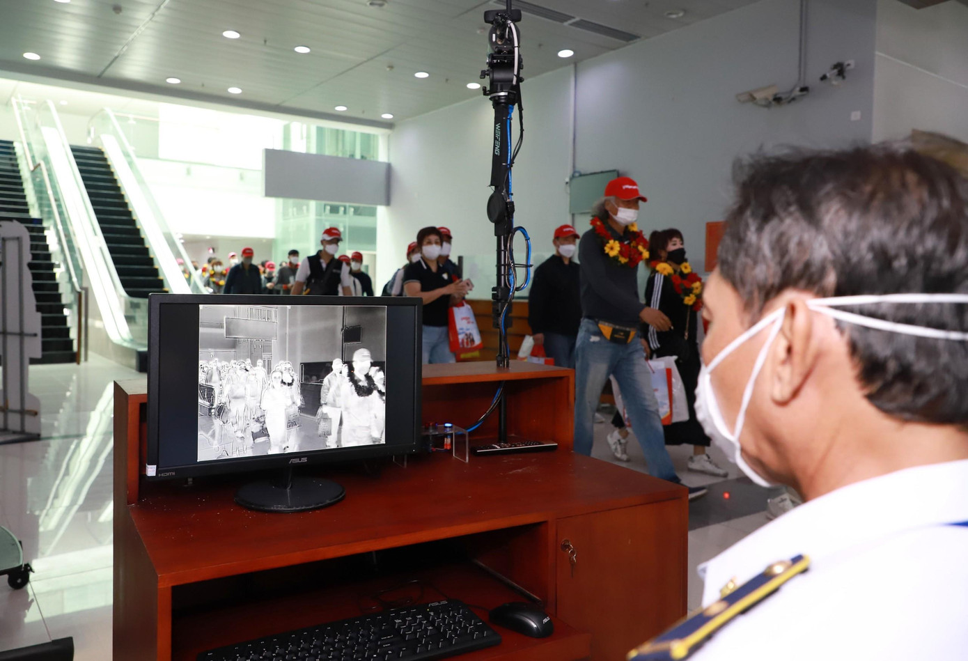 Tiếp tục thí điểm hộ chiếu vắc xin đón khách quốc tế.