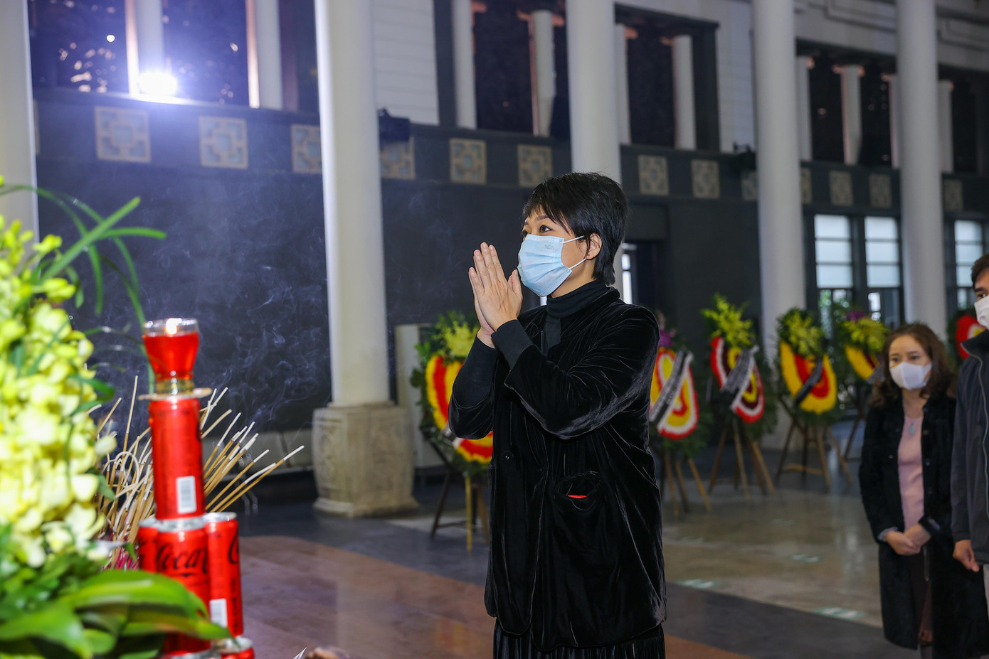 NSƯT Trần Ly Ly, Giám đốc Nhà hát Nhạc Vũ Kịch Việt Nam. Chị viết trong sổ tang, thể hiện niềm tự hào khi đang công tác tại đơn vị mà nhạc sĩ Phú Quang chọn làm việc đầu tiên sau khi tốt nghiệp trường nhạc (Nhạc viện Hà Nội).