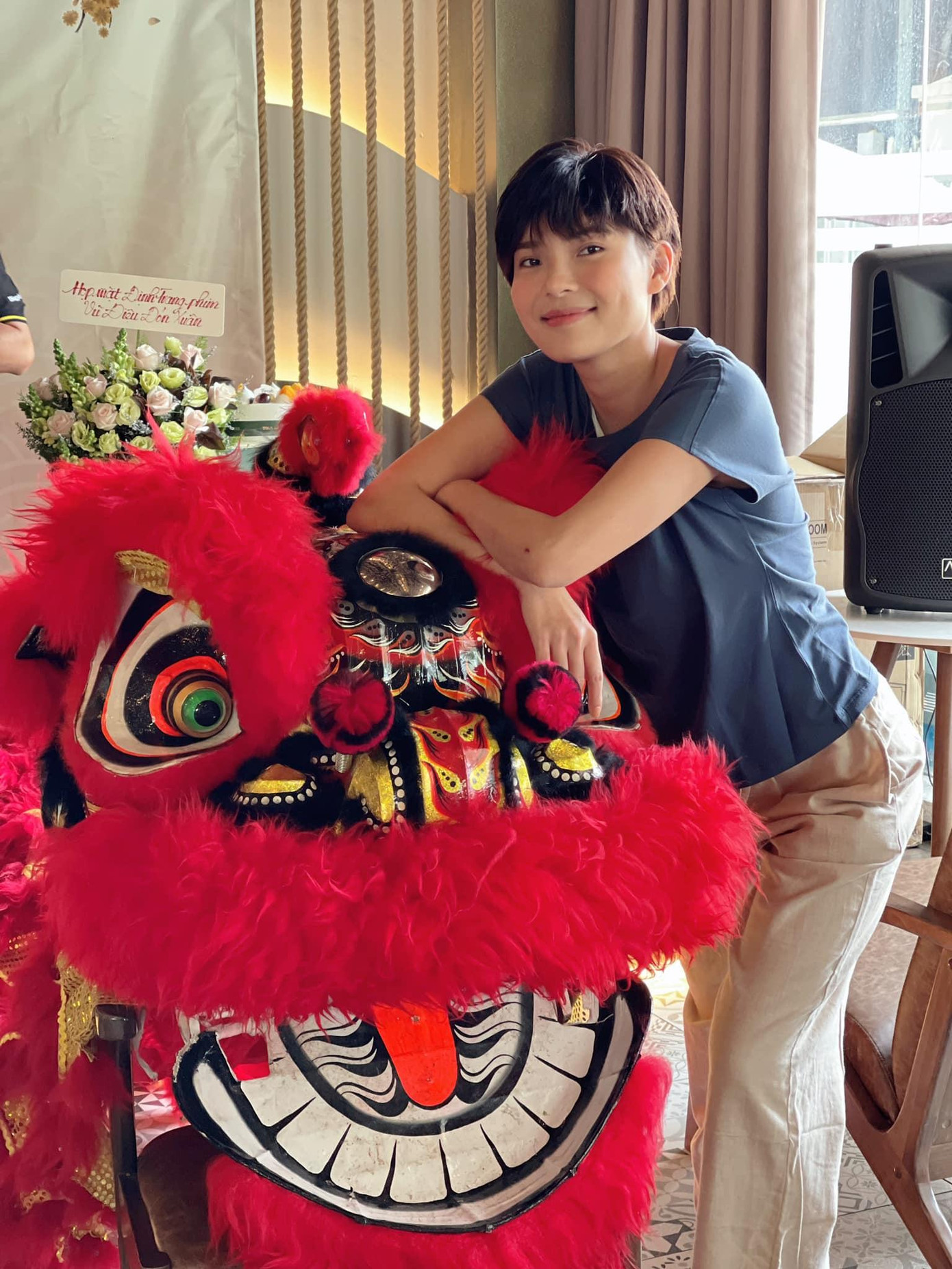 Tạo hình mới của Thúy Diễm trong phim chiếu Tết. Tạo hình mới của Thúy Diễm trong phim chiếu Tết.