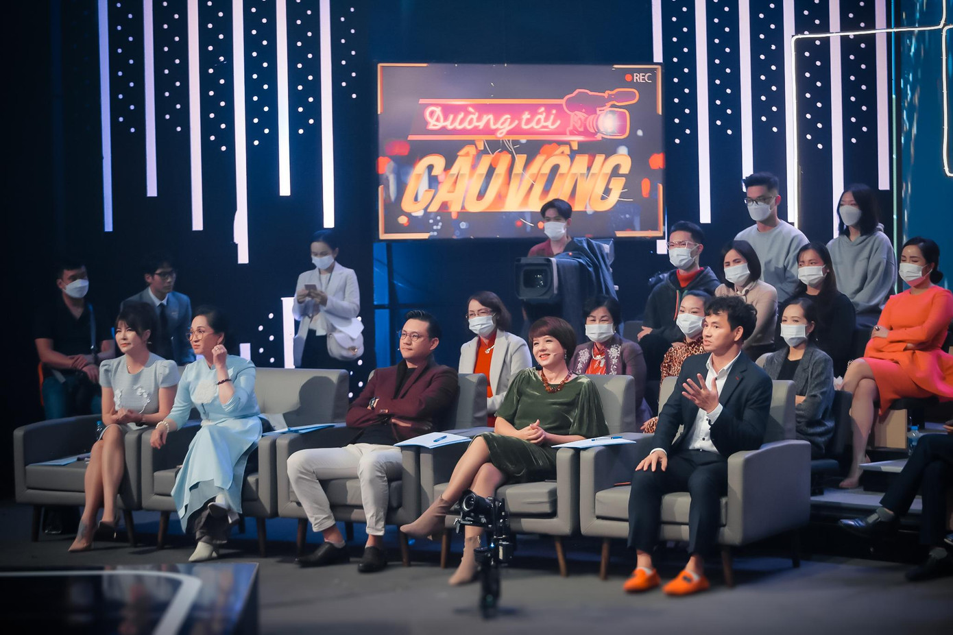 Nghệ sĩ quen thuộc ngồi ghế giám khảo.