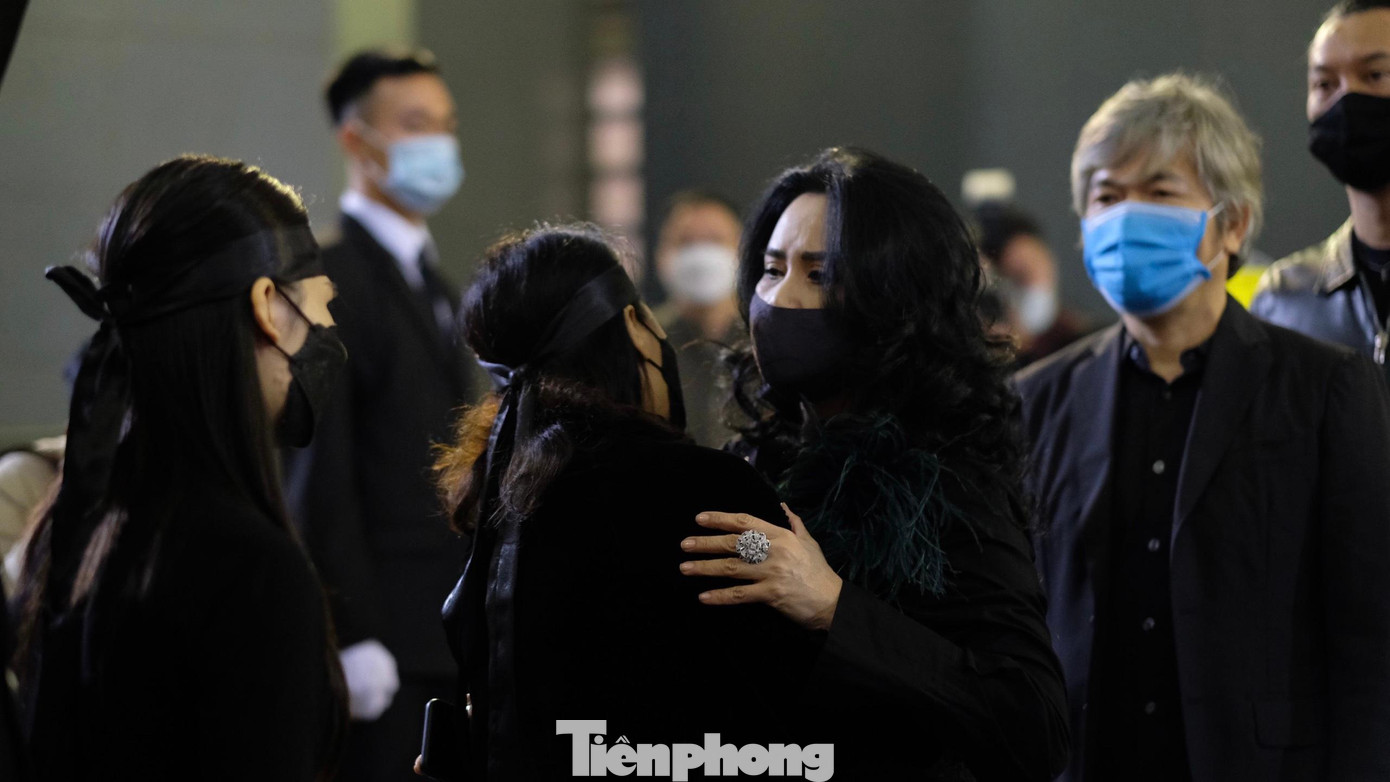 Ca sĩ Thanh Lam chia buồn cùng vợ nhạc sĩ Phú Quang.