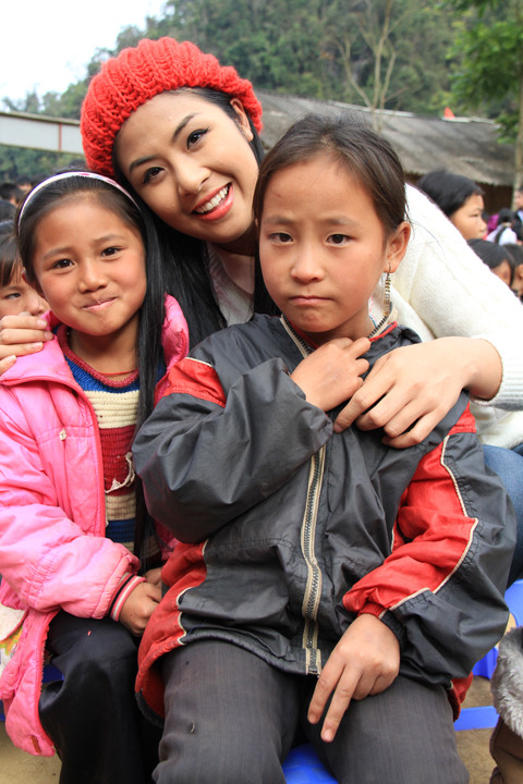 Cùng chụp ảnh kỷ niệm. Ảnh: Trường Phong. Cùng chụp ảnh kỷ niệm. Ảnh: Trường Phong