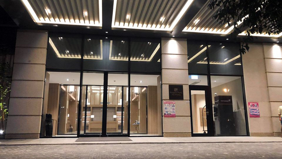 Phong tỏa một tầng khách sạn 5 sao ở Hải Phòng vì ca nghi nhiễm COVID-19 ảnh 2