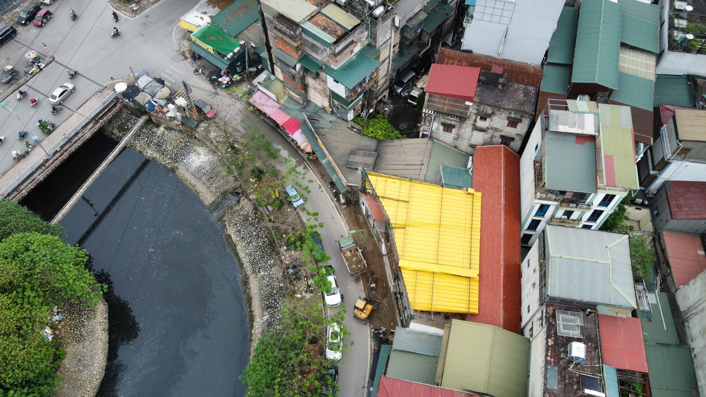 Theo người dân, khu văn phòng, kho xưởng cải tạo thành công trình kiên cố thì Công ty cổ phần Kim Khí Hà Nội phải được cơ quan chức năng cấp giấy phép xây dựng.