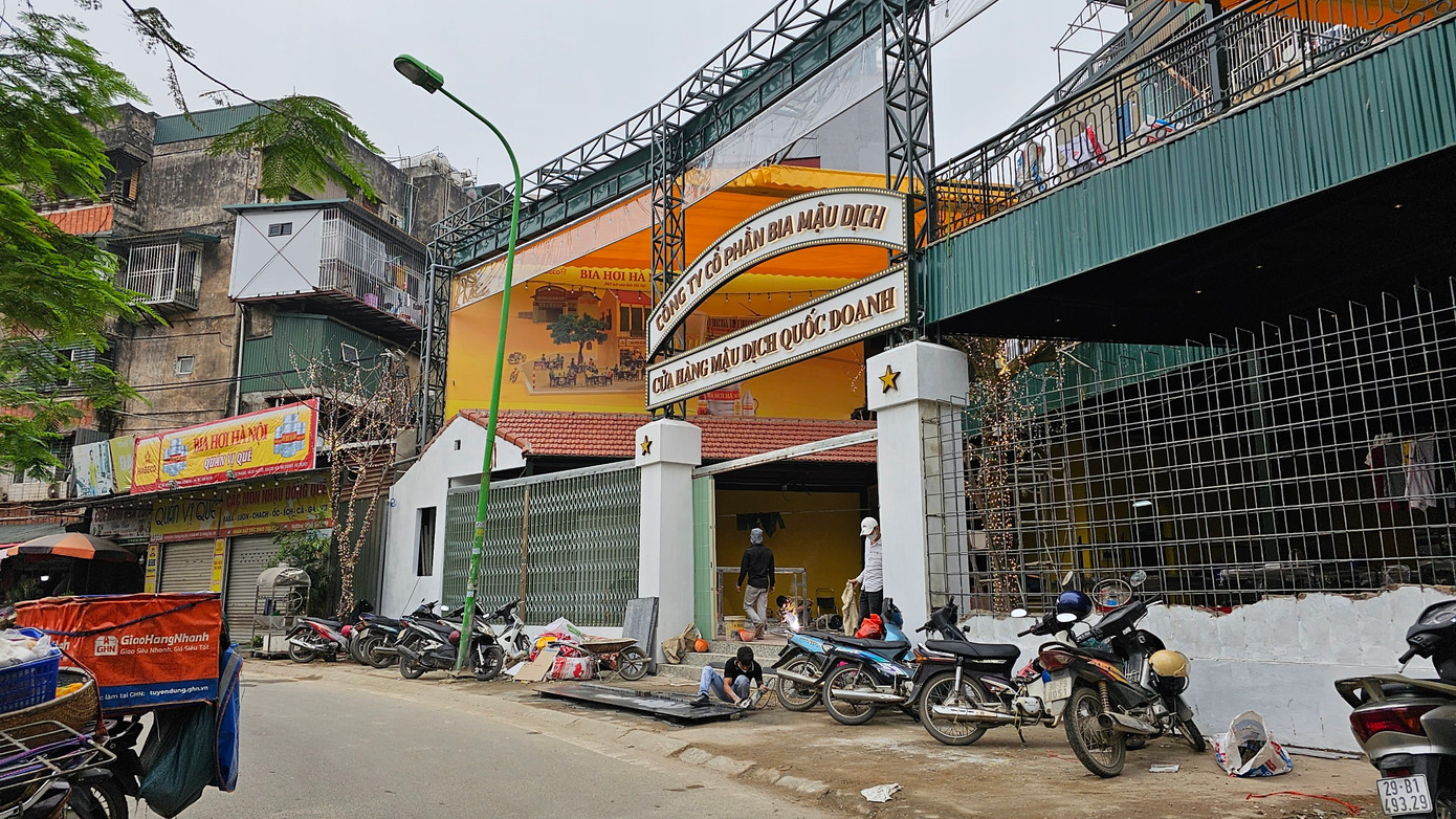 Đặc biệt, việc biến công trình này thành nhà hàng , quán bia "khủng" liệu có đúng với mục đích sử dụng của khu đất, có được cơ quan có thẩm quyền cho phép và có đảm bảo quy định PCCC hay không?