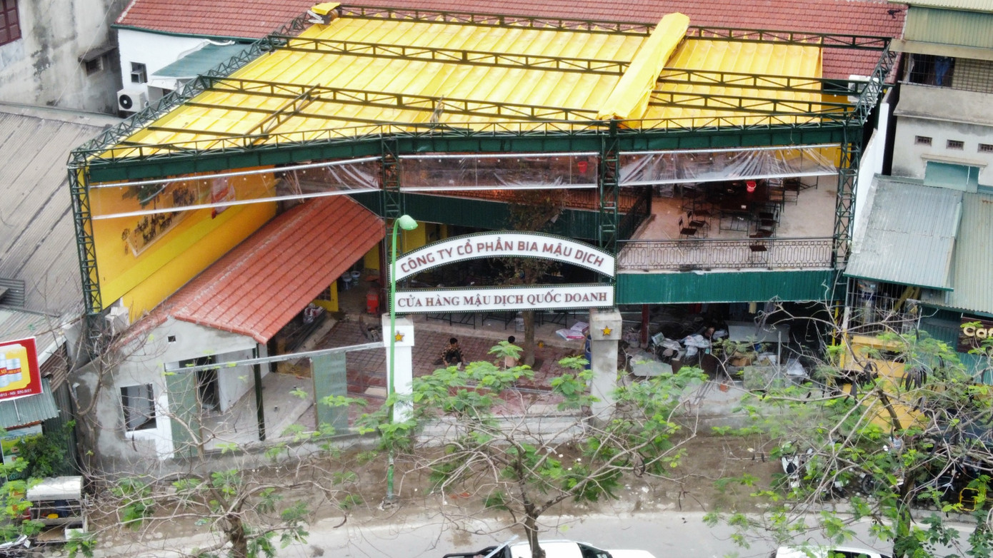 "Cửa hàng Mậu Dịch quốc doanh - Công ty cổ phần bia Mậu Dịch" mọc lên tại khu đất vốn làm văn phòng, kho xưởng của Công ty cổ phần Kim Khí Hà Nội.