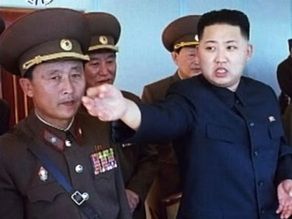 Lãnh tụ Jong-un đang cố gắng giảm bớt quyền lực của giới quân đội (ảnh: internet)
