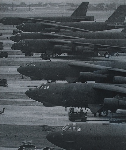 Máy bay B-52 được bí mật tập trung về Gu-am chuẩn bị cho cuộc tấn công vào Việt Nam