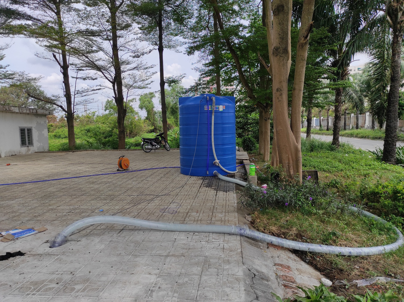 Khu vực bên ngoài hầm chứa nước của chung cư The Mansion. Khu vực bên ngoài hầm chứa nước của chung cư The Mansion.