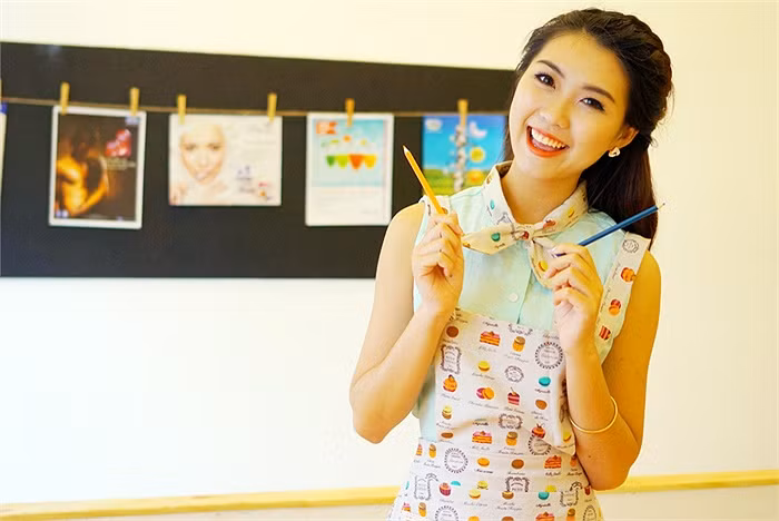 Linh có một làn da trắng, nét đẹp tươi tắn và luôn vui tươi. Linh có một làn da trắng, nét đẹp tươi tắn và luôn vui tươi