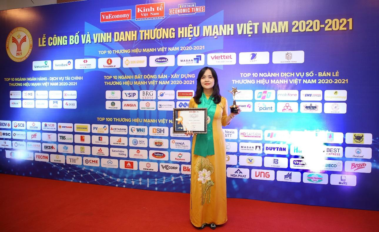 Bà Đỗ Tuệ Tâm, Phó Tổng Giám đốc HAPRO tại Lễ vinh danh