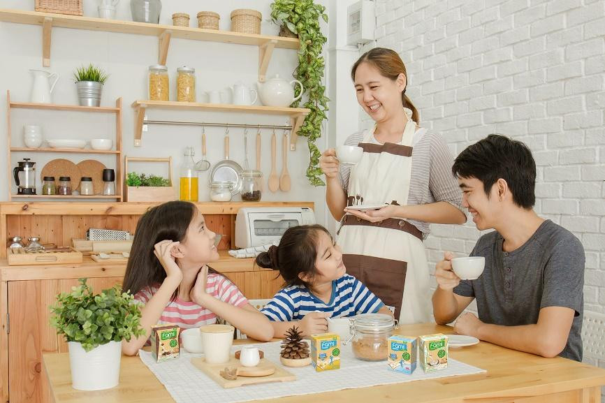 Sữa đậu nành đóng hộp ngày càng quen thuộc trong bữa ăn của người Việt Sữa đậu nành đóng hộp ngày càng quen thuộc trong bữa ăn của người Việt