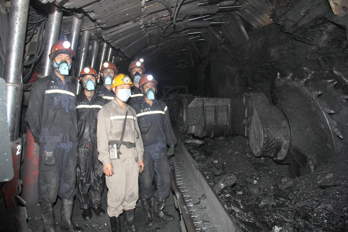 Cán bộ, công nhân Phân xưởng KT7 quyết tâm hoàn thành sản lượng kế hoạch được giao năm 2021