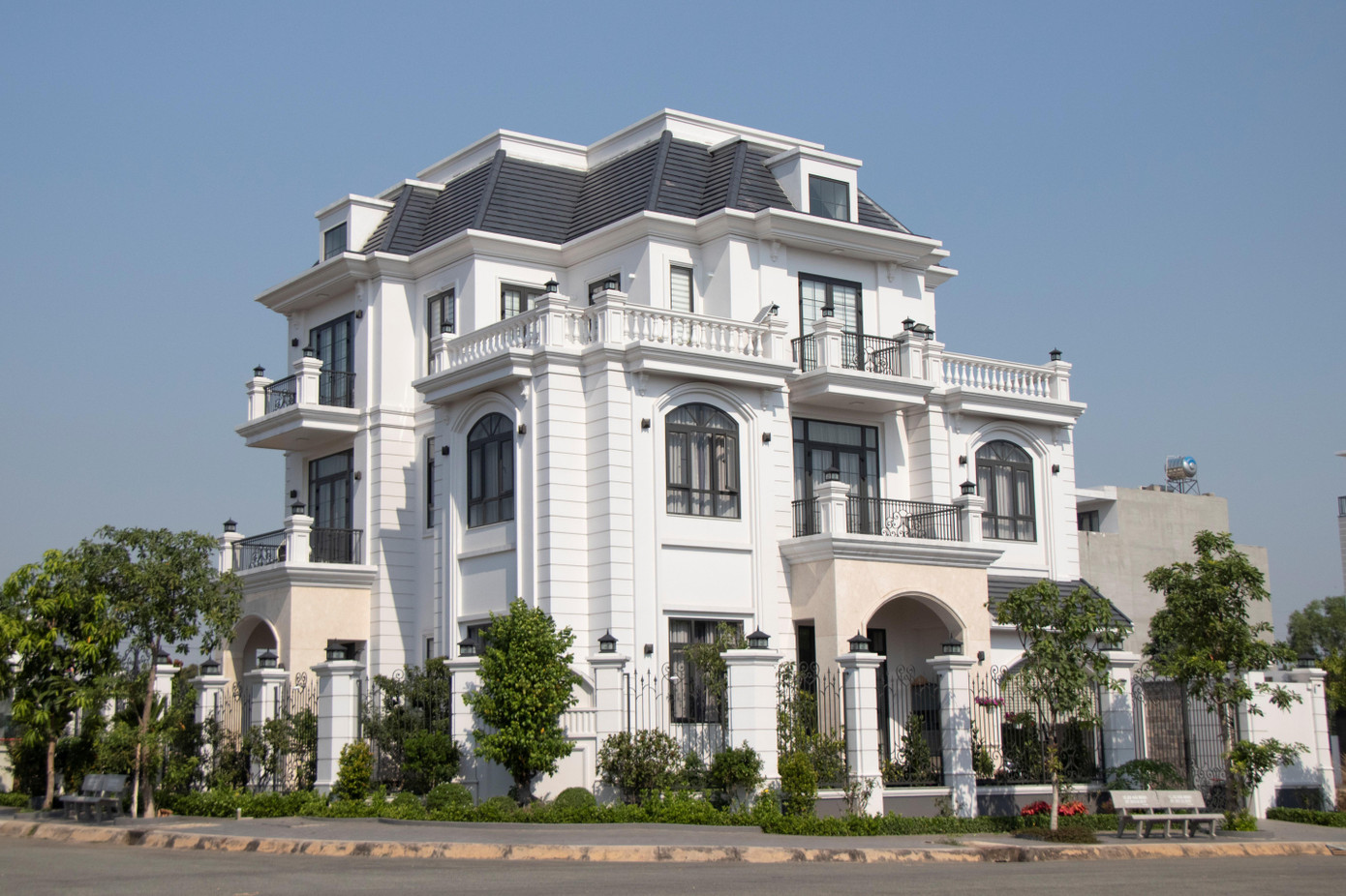 Công trình nhà riêng sử dụng cửa nhôm Eurowindow