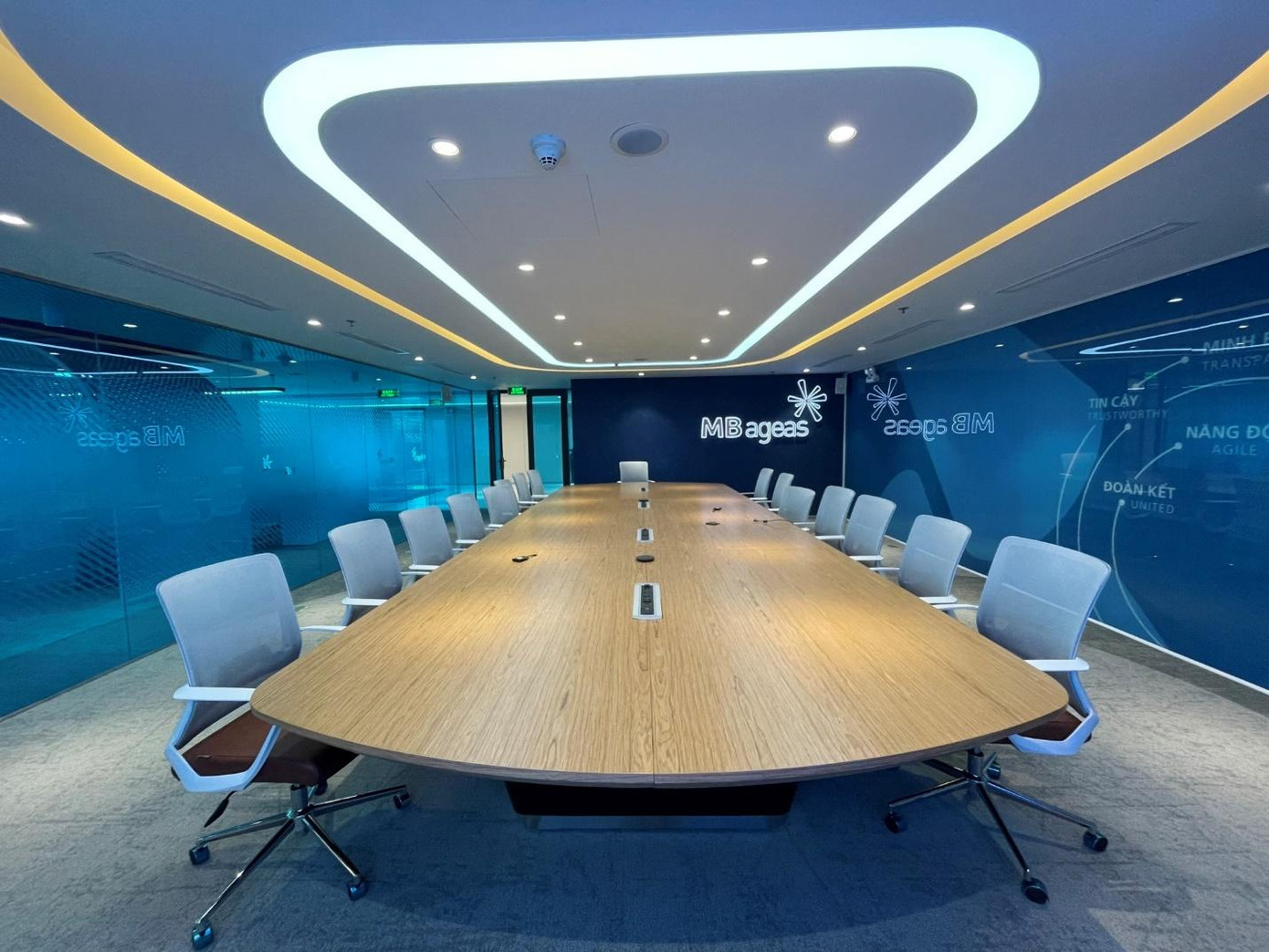 Văn phòng làm việc chuyên nghiệp, hiện đại của MB Ageas Life