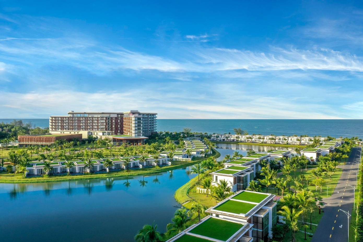 Khu nghỉ dưỡng 5 sao Mövenpick Resort Waverly Phú Quốc do MIKGroup phát triển được phủ xanh từ “lõi”