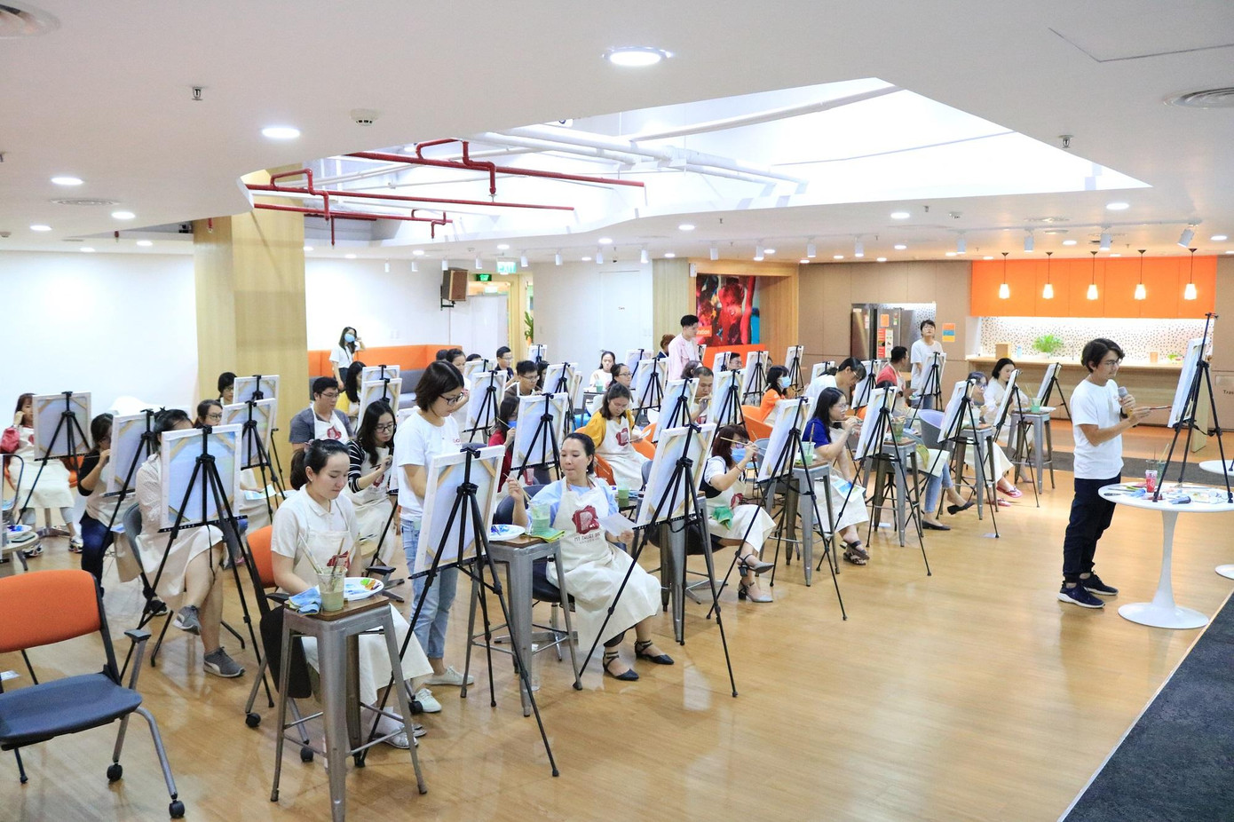 FWD luôn cam kết xây dựng một môi trường làm việc đa dạng và hòa nhập nhằm nuôi dưỡng tinh thần tiên phong và những ý tưởng lớn. FWD luôn cam kết xây dựng một môi trường làm việc đa dạng và hòa nhập nhằm nuôi dưỡng tinh thần tiên phong và những ý tưởng lớn.