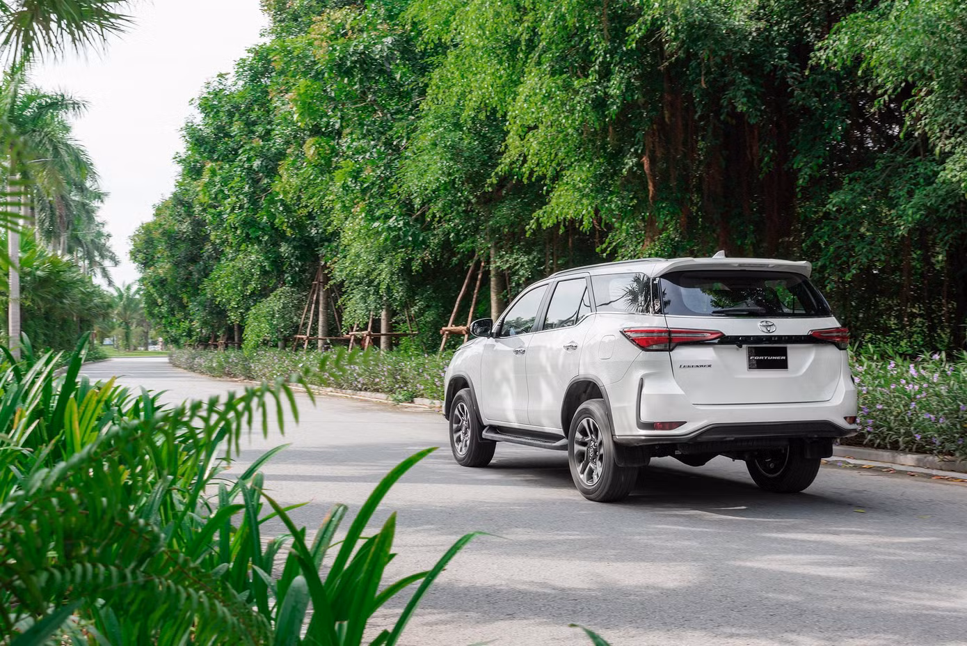 Thiết kế gầm xe cao tạo thuận lợi khi di chuyển trên những cung đường trắc trở