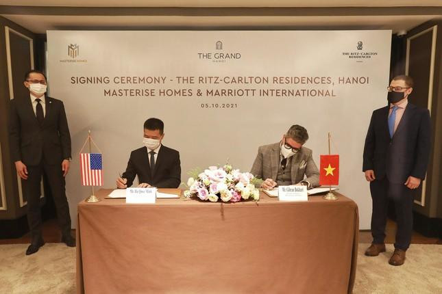 Tháng 10/2021, Masterise Homes và Marriott International chính thức hợp tác mang dự án Khu căn hộ hàng hiệu Ritz-Carlton đến Hà Nội – ghi dấu sự xuất hiện lần đầu tiên của thương hiệu Ritz-Carlton ở Việt Nam