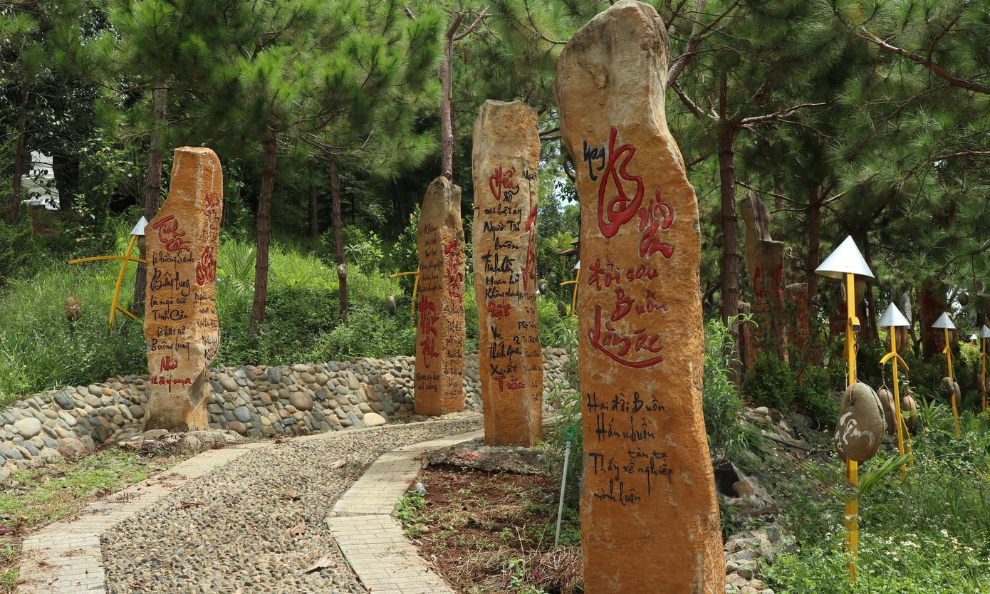 Con đường trị bệnh thân và tâm ở chùa Pháp Vân Con đường trị bệnh thân và tâm ở chùa Pháp Vân