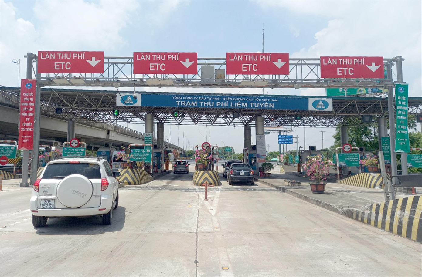 Các trạm thu phí đã được yêu cầu xả trạm nếu xảy ra ùn tắc kéo dài. Ảnh: Phạm Thanh