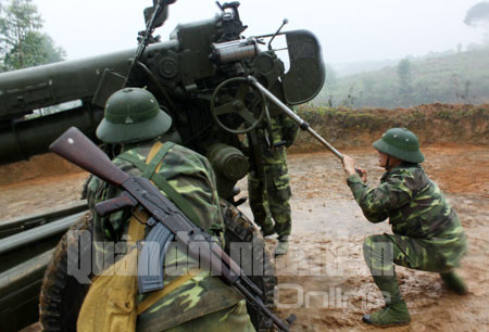 Đưa pháo về tư thế chiến đấu