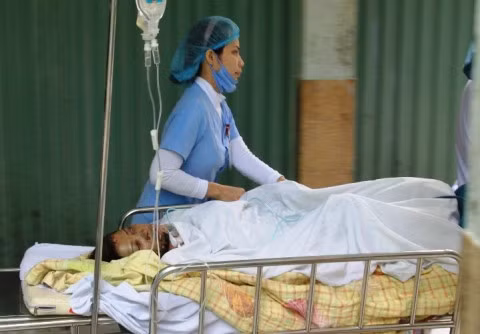 Nạn nhân vẫn nguy kịch. Nạn nhân vẫn nguy kịch