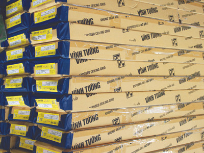 Hệ thống bao bì sản phẩm nổi bật và logo Vĩnh Tường được dập nổi một cách sắc nét, in phun tên sản phẩm, ngày sản xuất, số lô to và rõ trên sản phẩm Vĩnh Tường