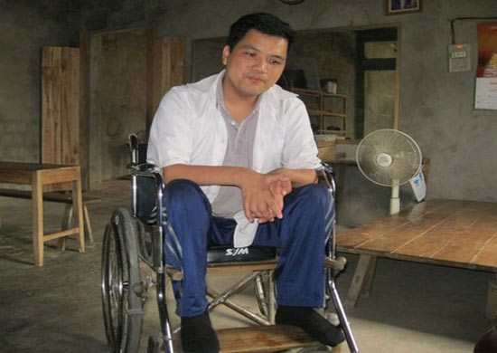 Thầy Phùng Văn Trường (Ảnh: Lao động) 