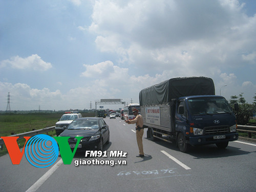 [CẬN CẢNH] Ba ô tô va chạm liên hoàn trên cao tốc Pháp Vân ảnh 4