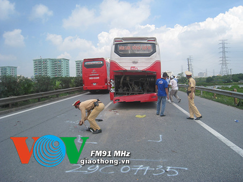 [CẬN CẢNH] Ba ô tô va chạm liên hoàn trên cao tốc Pháp Vân ảnh 6