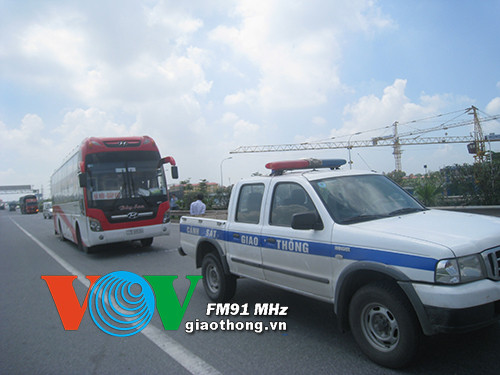 [CẬN CẢNH] Ba ô tô va chạm liên hoàn trên cao tốc Pháp Vân ảnh 5