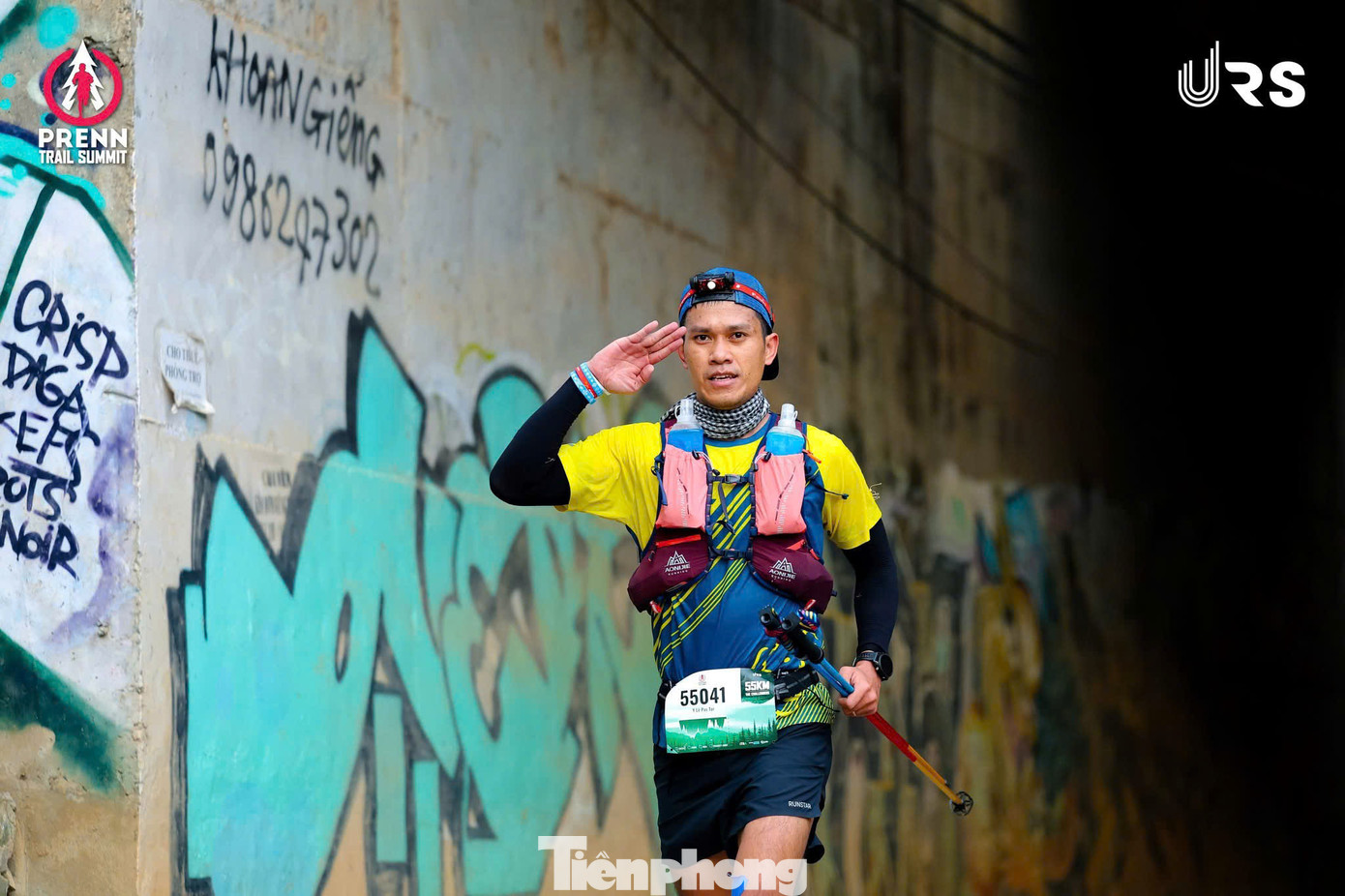 CLB Daklak Runner (2 ảnh trên) tham gia giải chạy lần này khoảng 8 người và đều có những thành tích ấn tượng. Nhà báo Nguyễn Văn Tuấn đến từ CLB Tiền Phong Runners lần thứ 2 thử thách chạy cự ly 55km.