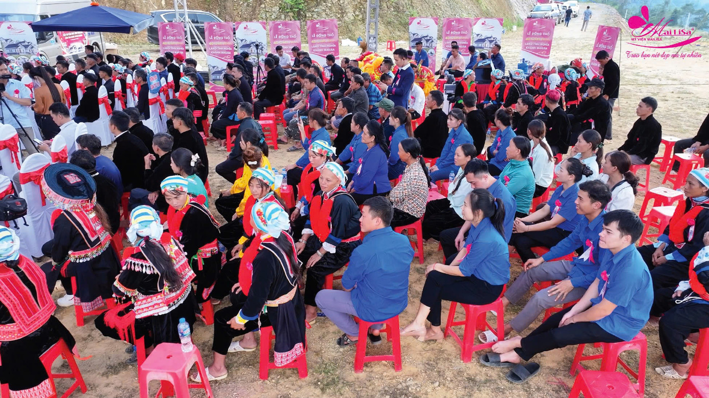 Đại diện 40 hộ gia đình khó khăn được nhận nhà tình thương