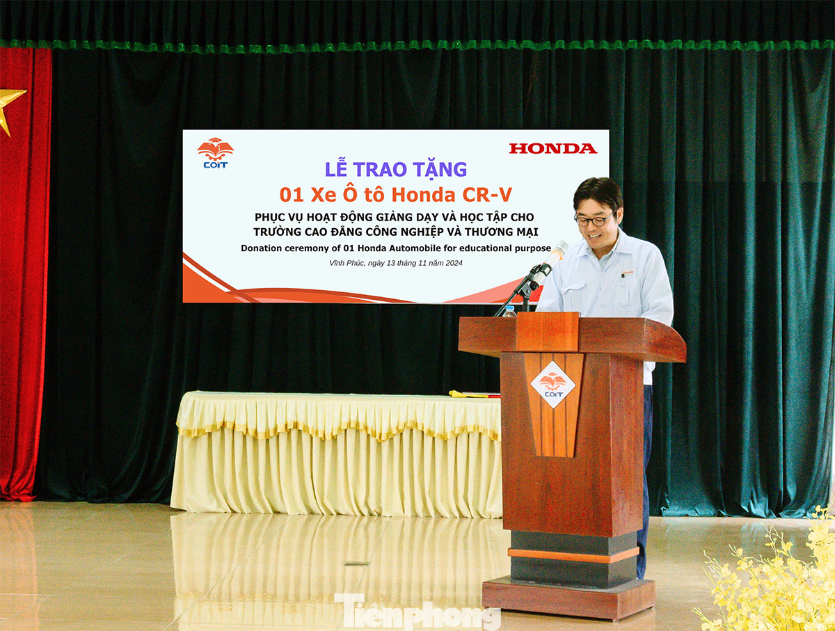 Ông Shinsuke Horiuchi - Phó Tổng Giám đốc Cty Honda Việt Nam phát biểu tại buổi Lễ trao tặng Ông Shinsuke Horiuchi - Phó Tổng Giám đốc Cty Honda Việt Nam phát biểu tại buổi Lễ trao tặng