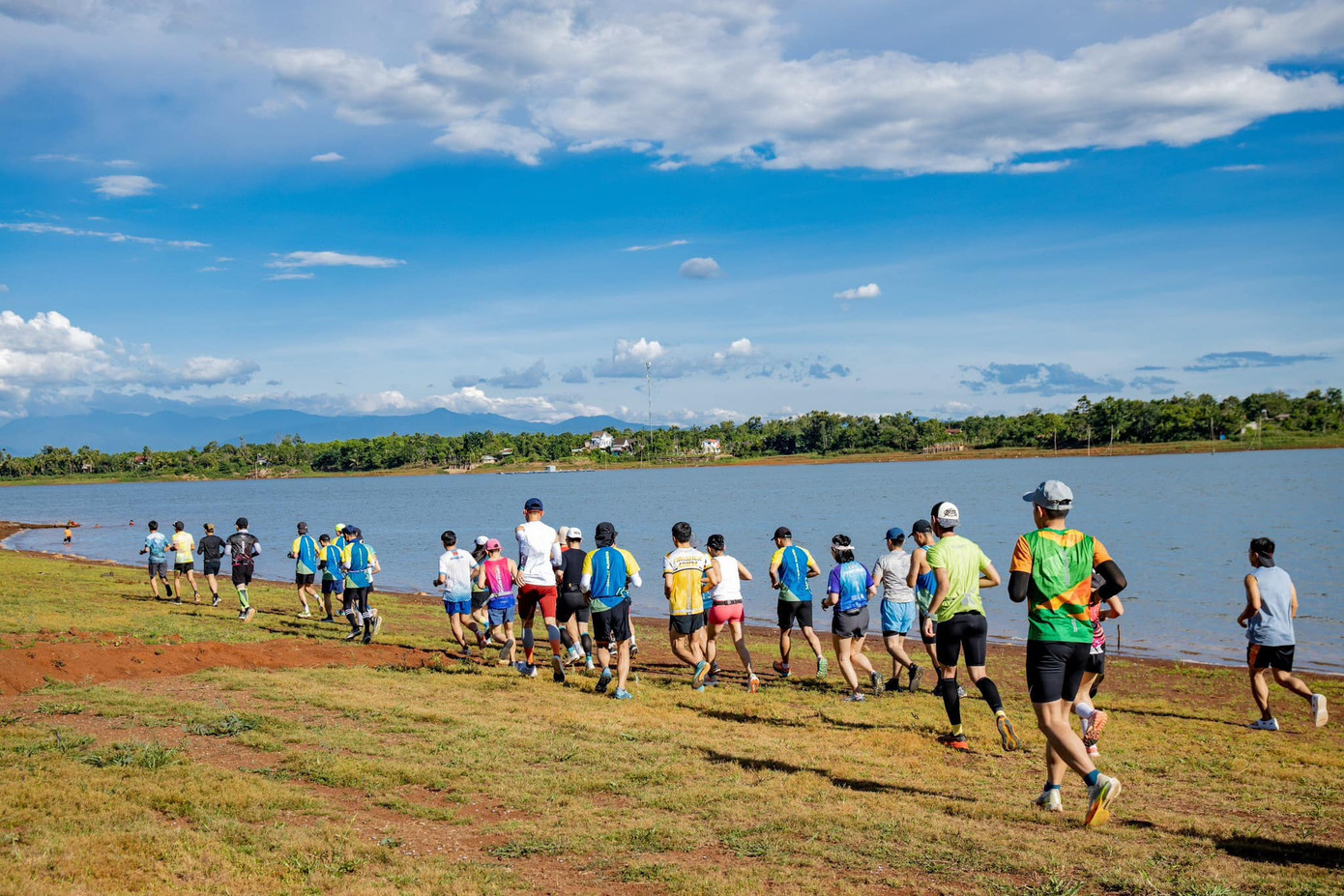 Giải chạy được tổ chức tại Jun's Home, chạy quanh hồ Ea Cuôr Kăp, xã Hoà Thắng, TP Buôn Ma Thuột Giải chạy được tổ chức tại Jun's Home, chạy quanh hồ Ea Cuôr Kăp, xã Hoà Thắng, TP Buôn Ma Thuột