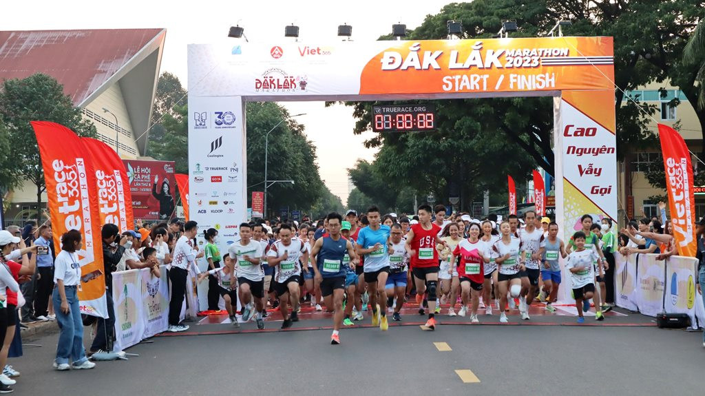 Giải Đắk Lắk Marathon 2023 thu hút 2.000 vận động viên tham gia Giải Đắk Lắk Marathon 2023 thu hút 2.000 vận động viên tham gia