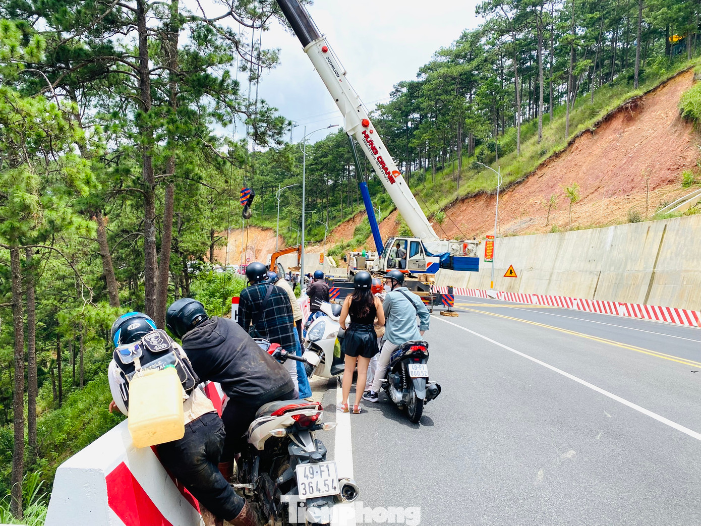 Dự án nâng cấp, mở rộng đèo Prenn có tổng mức đầu tư hơn 550 tỷ đồng, chiều dài toàn tuyến hơn 7,3km. Điểm đầu tại cao tốc Liên Khương - Đà Lạt, chân đèo Prenn và điểm cuối tại nút giao vào bến xe Đà Lạt. Dự án nâng cấp, mở rộng đèo Prenn có tổng mức đầu tư hơn 550 tỷ đồng, chiều dài toàn tuyến hơn 7,3km. Điểm đầu tại cao tốc Liên Khương - Đà Lạt, chân đèo Prenn và điểm cuối tại nút giao vào bến xe Đà Lạt.