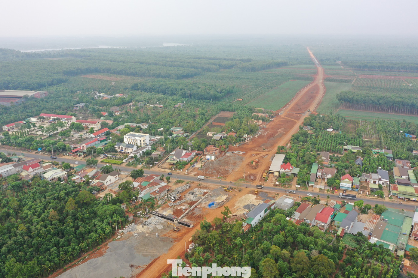 Toàn cảnh đường tránh Đông nhìn từ trên cao Toàn cảnh đường tránh Đông nhìn từ trên cao