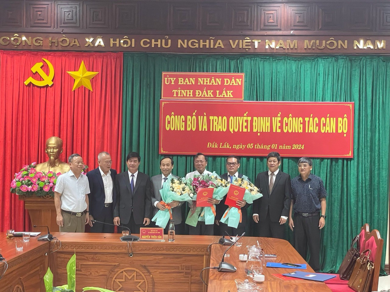 Lãnh đạo tỉnh Đắk Lắk và các sở ngành, đơn vị chúc mừng những người được bổ nhiệm