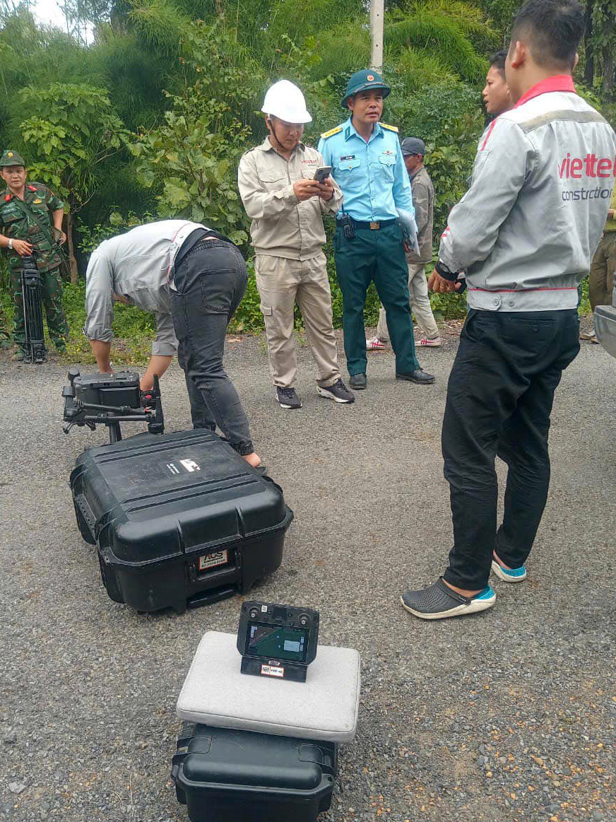Suốt 2 ngày qua, hàng trăm cán bộ, chiến sĩ, lực lượng liên quan đã vào rừng tìm kiếm tại những địa điểm nghi máy bay huấn luyện Yak-130 bị rơi.
