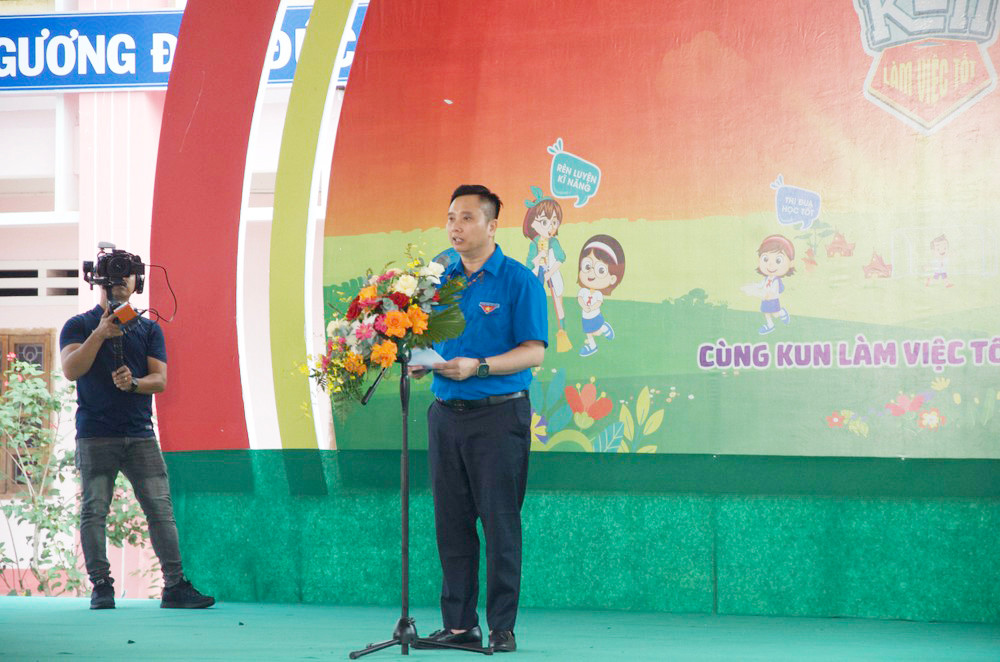 Anh Lê Anh Quân - Phó Chủ tịch Hội đồng Đội Trung ương phát biểu Anh Lê Anh Quân - Phó Chủ tịch Hội đồng Đội Trung ương phát biểu