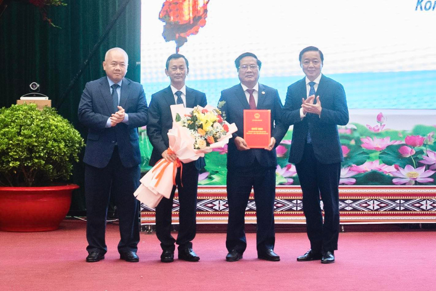 Phó Thủ tướng Trần Hồng Hà trao Quyết định của Thủ tướng phê duyệt Quy hoạch tỉnh Kon Tum thời kỳ 2021-2030, tầm nhìn đến 2050