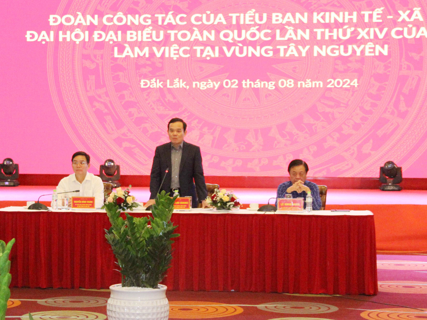 Phó Thủ tướng Trần Lưu Quang phát biểu tại hội nghị Phó Thủ tướng Trần Lưu Quang phát biểu tại hội nghị