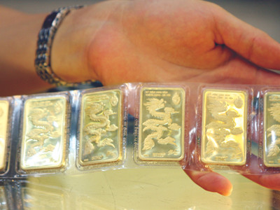 Hôm qua, Vàng Rồng Thăng Long của Bảo Tín Minh Châu bất ngờ thấp hơn cả giá thế giới 350 ngàn đồng/lượng, và thấp hơn giá vàng SJC tới 2,8 triệu đồng