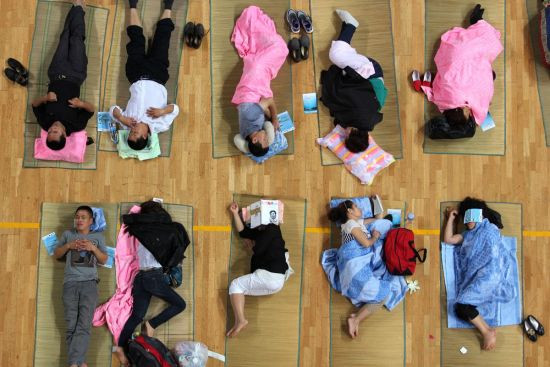 Tại hầu hết các trường đại học ở Trung Quốc, công tác chuẩn bị chào đón tân sinh viên còn đo kèm với hoạt động chuẩn bị nơi ngủ cho các bậc phụ huynh