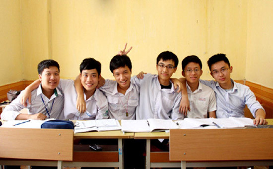  6 bạn giành huy chương vàng Olympic Toán quốc tế 2013. (Ảnh: Quý Trung, TTXVN)